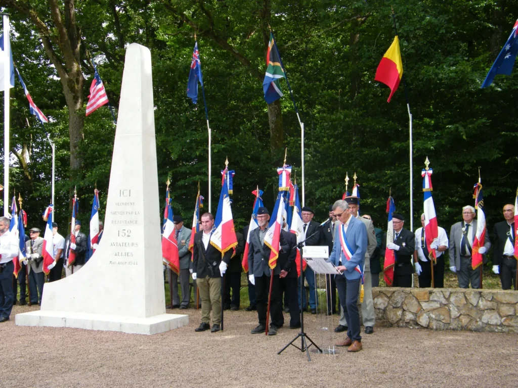 drapeaux à la commémoration de Bellande 2026