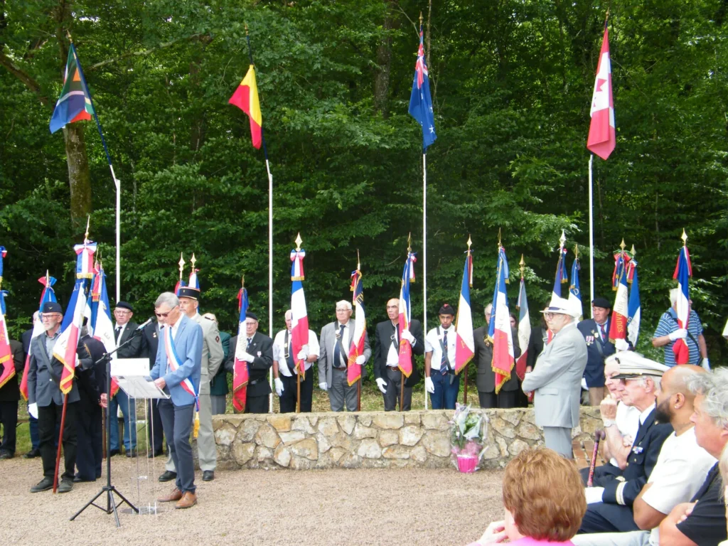 drapeaux à la commémoration de Bellande 2026